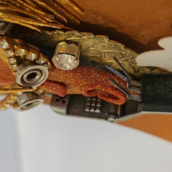 Greg Kevin Delaney Whimsical Face Brooch w/ Additional Saying Pin - Picture 5 of 11